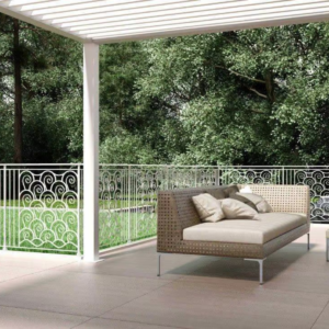barandilla terraza con sofá clásica