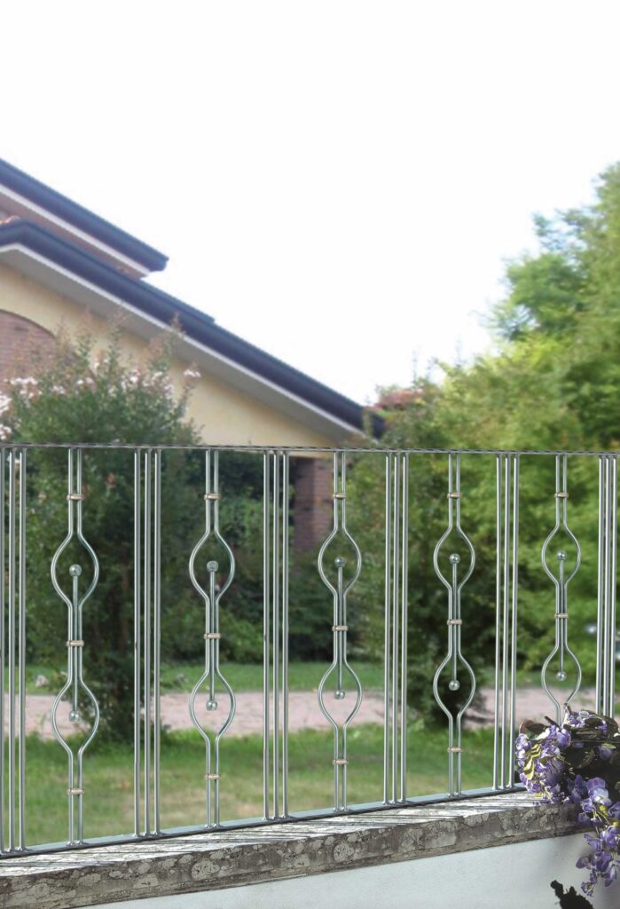 barandilla forjada para jardín de chalet